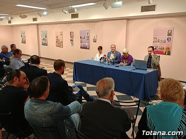 Se celebra con gran aceptación la conferencia “Evolución urbanística de Totana a mediados del siglo XX”