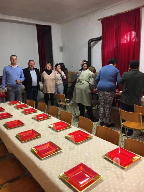 Por cuarto año consecutivo, Cáritas Tres Avemarías ha organizado una cena especial de Noche Buena