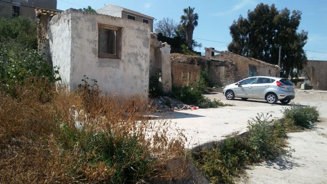 Se adjudica el contrato de demolición, con supervisión de arqueólogo, de la edificación situada en el Paseo de Las Ollerías, junto a la rambla de La Santa