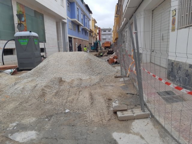 Posponen a este miércoles 28 de abril, por la mañana, el corte en el suministro de agua potable en la zona afectada por las obras de saneamientos de la calle Gregorio Cebrián