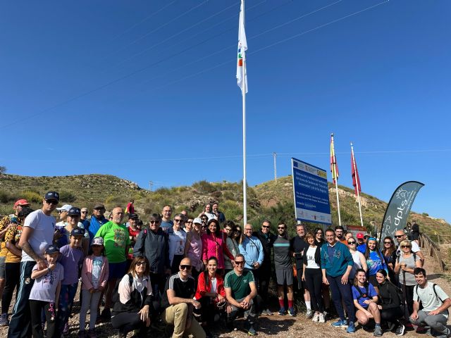 El sendero del Cejo de los Enamorados iza la bandera de sendero azul que lo reconoce como itinerario sostenible