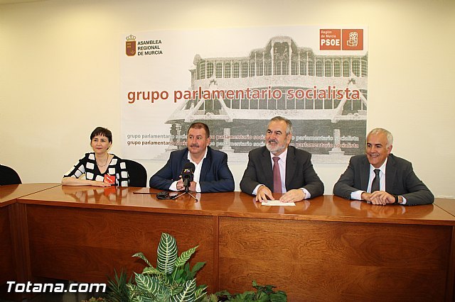 El primer teniente de alcalde de Totana se reúne con los portavoces de la Asamblea