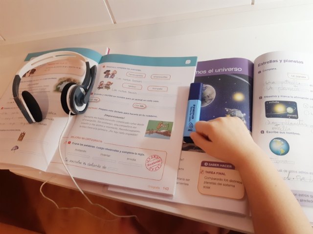 Los libros de texto gratuitos llegan a los estudiantes de primero de la ESO de la Región de Murcia a partir del próximo curso escolar 2020/21