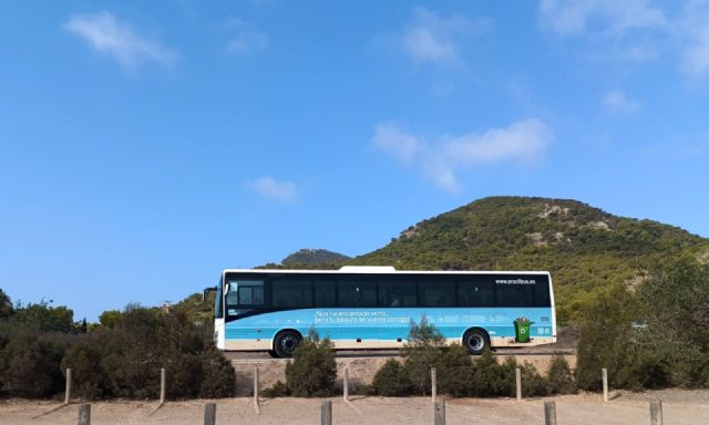 La Comunidad activa este sábado el servicio de autobuses a las playas de Calblanque