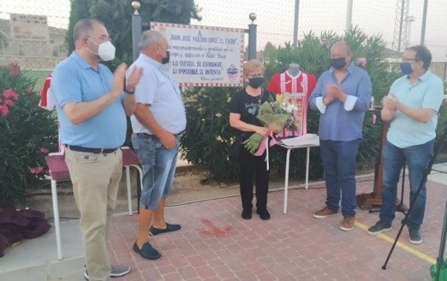 La Concejalía de Deportes rinde un homenaje, a título póstumo, a Juan José Mulero López “El Fary” por su contribución al deporte de base