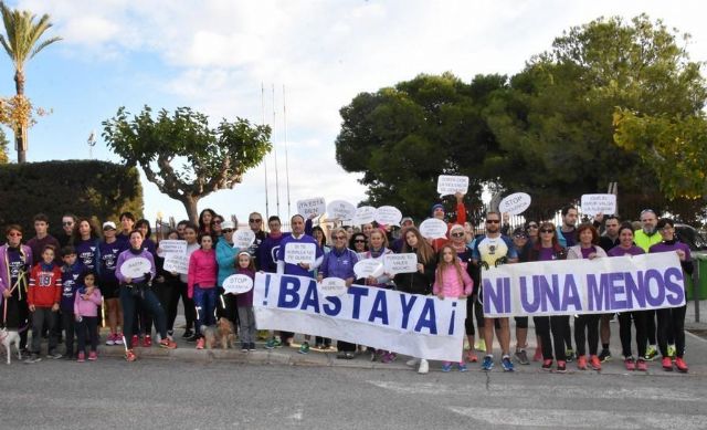 Decenas de personas participan en la I Quedada contra la Violencia de Género en un gran ambiente de convivencia