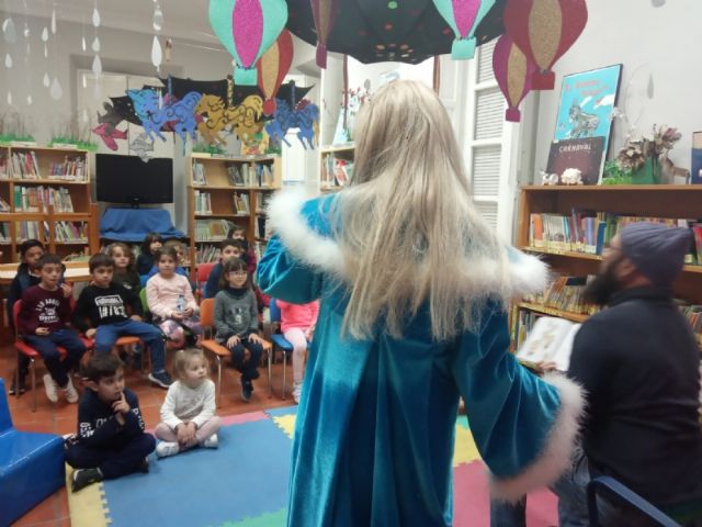 Se celebra el Cuentacuentos con motivo del Día Internacional contra la Violencia de Género