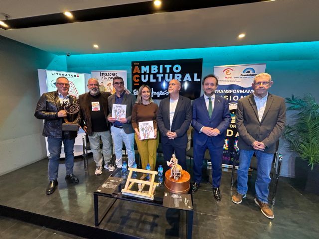La consejera de Política Social invita a 'comprender la realidad de las personas con dificultades visuales' en la presentación del libro 'Emociones a la vista y al tacto'