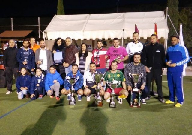 Finaliza la liga de fútbol 'Juega limpio' con la entrega de trofeos