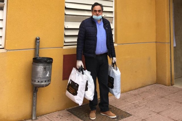 La Asociación de Comerciantes de Totana hace una donación de material sanitario al Centro de Salud Totana Norte
