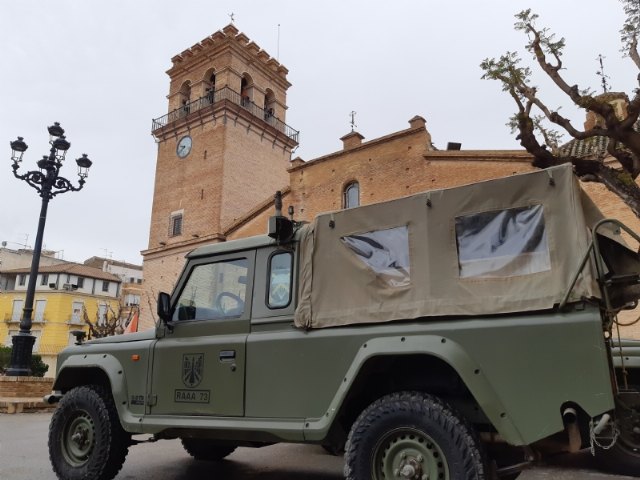 Militares de la BRIPAC apoyan en las labores de control y concienciación en la vía pública y contención de la actividad comercial, junto con Guardia Civil y Policía Local