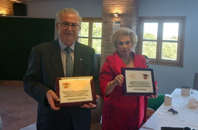 Las Asociaciones de Amas de Casa, Consumidores y Usuarios las Tres Avemarías de Totana y la Asociación Nacional Popular de Pensionistas se hermanan