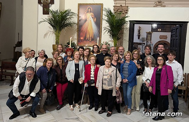 La parroquia de Santiago el Mayor de Totana celebra el Domingo de la Divina Misericordia con la bendición de un nuevo cuadro