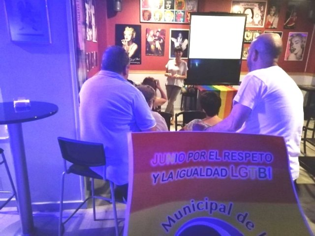 Se celebra la charla “Educación y Diversidad en las aulas” a cargo del Colectivo “No te prives”