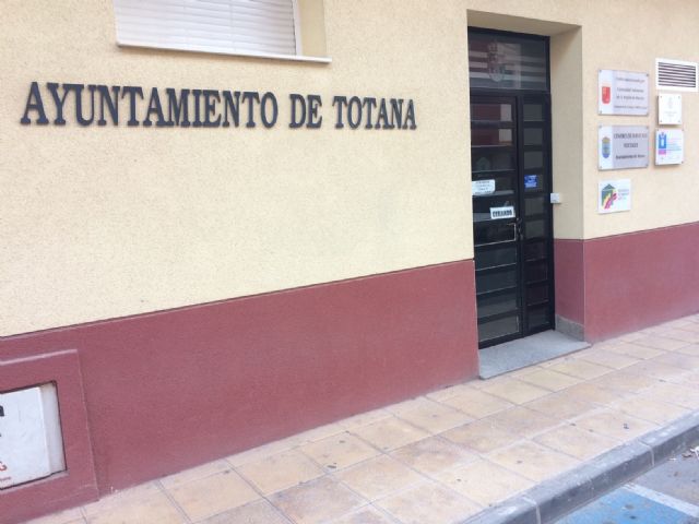 Se acuerda comprometer en el presupuesto municipal del 2018 la cifra de 98.742 euros para obtener subvención sobre desarrollo de los Servicios Sociales de Atención Primaria