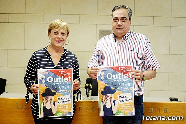 La X Feria Outlet de Totana se celebrará en la plaza de la Constitución del 5 al 8 de octubre
