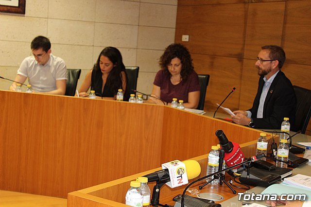 PSOE: 'Al Alcalde y a los concejales de Ganar Totana-IU no les parece suficiente cobrar lo mismo que cobran de media todos los murcianos y murcianas'