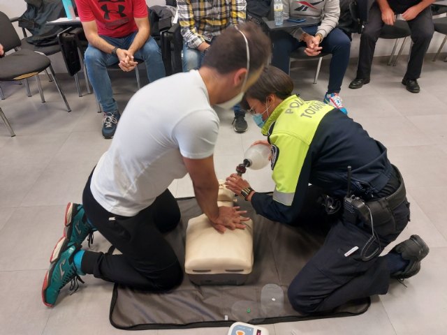 La Policía Local continúa realizando la acción formativa sobre Soporte Vital Básico y uso del desfibrilador externo semiautomático (DESA)