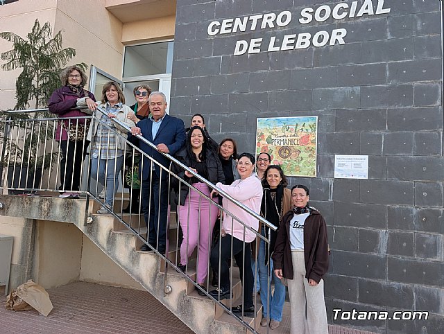 “Nuestra labor permanece”: Lébor inaugura un mural cerámico que honra a la mujer rural y celebra la diversidad