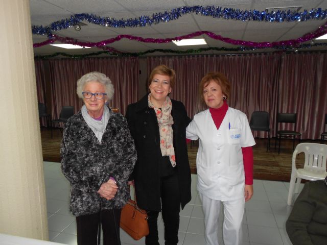 El Centro de Día de Persona Mayores celebra su fiesta de Navidad con la actuación del Grupo musical de Ana