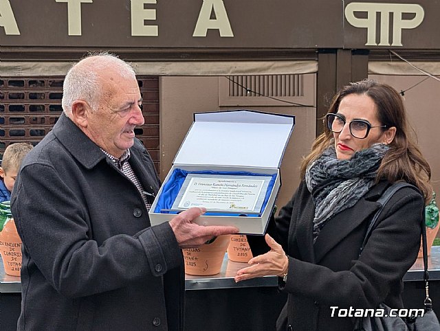 Totana rinde un sentido homenaje a Paco de las Tinajas durante el IV Encuentro de Cuadrillas de Pascua