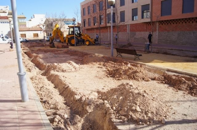 Construyen un parque en Triptolemos, el primer espacio verde y recreativo para niños en esta zona del casco urbano