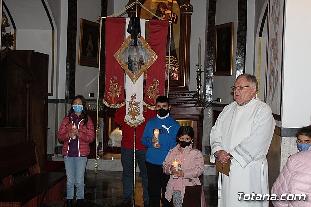 El Vía Crucis organizado por la Hermandad de Jesús en el Calvario tuvo lugar en el interior del Convento