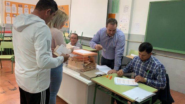 La participación de electores en Totana en las generales asciende al 59,53%, a las 18:00 horas
