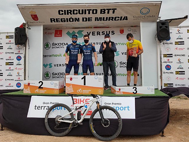 Manuel Fuella Crespo, tercer puesto en categoría Elite, y Vanesa Anón Mansilla, segunda en categoría Féminas B en la XXII Bike Maratón Ciudad de Totana
