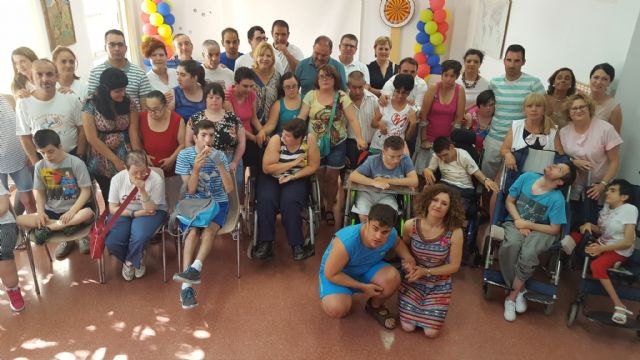 Familia apoya con 1,8 millones de euros la atención a personas con discapacidad, mayores y víctimas de violencia en Totana