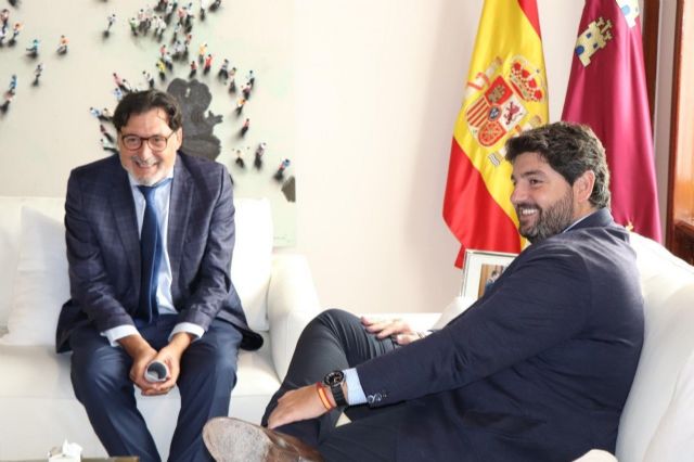 El coordinador regional de trasplantes, Ricardo Robles, nombrado personal emérito del Servicio Murciano de Salud