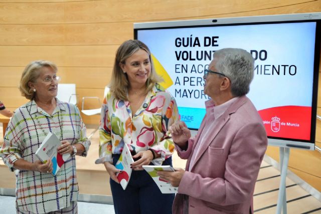 La Comunidad apoya a la Fundación FADE para impulsar el voluntariado en el acompañamiento a las personas mayores