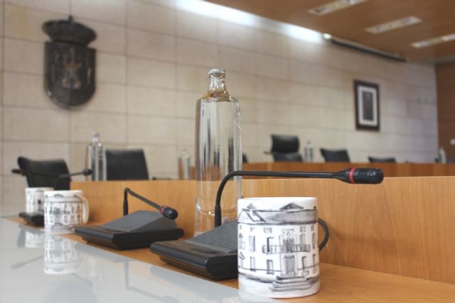 El Ayuntamiento elimina desde hoy las botellas de plástico en los Plenos como sencillo gesto simbólico en la lucha contra el cambio climático