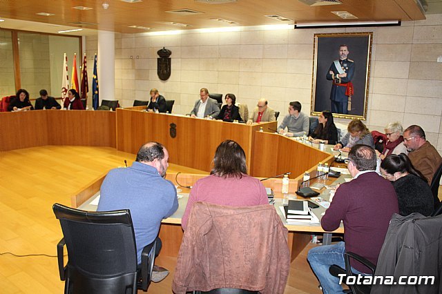 El Pleno acuerda instar a la Consejería de Educación a crear una normativa reguladora del Bachillerato Internacional
