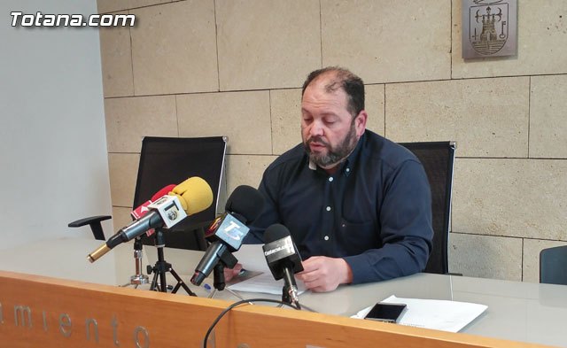 El concejal no adscrito, Juan Carlos Carrillo, ofreció una rueda de prensa para abordar algunos asuntos que se aprobaron en el Pleno ordinario de enero, ente otros temas
