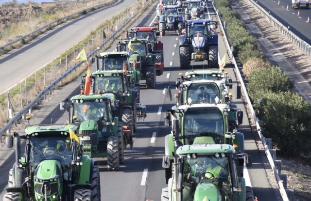 Autoridades municipales se unen a las movilizaciones y reivindicaciones del campo totanero y regional contra los últimos acuerdos de la Política Agraria Europea y la inseguridad hídrica
