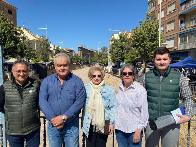 El PP de Totana conciencia a pie de calle sobre los daños que provoca el cierre del trasvase Tajo-Segura y la necesidad de reivindicar su mantenimiento