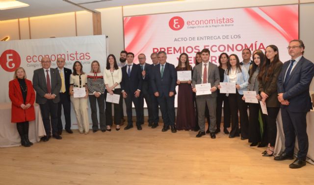 El Colegio de Economistas premia la excelencia universitaria con los Premios Economía y Empresa en la Región de Murcia