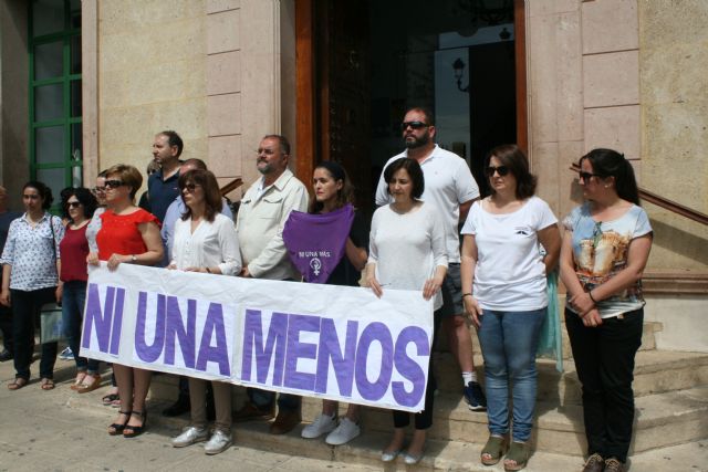 Se guarda un minuto de silencio en el Ayuntamiento de Totana