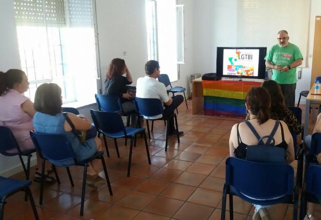 Se realiza un debate-fórum sobre la realidad y la diversidad de la condición humana dentro de las actividades por la igualdad del Colectivo LGTB