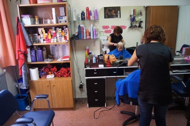 Acuerdan reanudar el contrato del Servicio de Peluquería del Centro Municipal de Personas Mayores de la Balsa Vieja