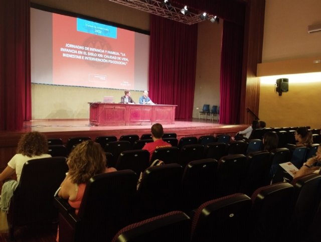 Arranca el curso “Jornadas de Infancia y Familia. La infancia en el siglo XXI: calidad de vida, bienestar e intervención psicosocial”, impartido por la Universidad Internacional del Mar