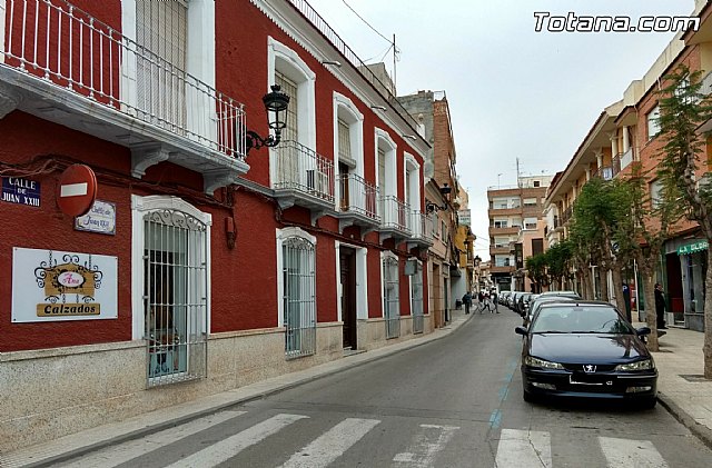 El ayuntamiento solicita una subvención a la Comunidad Autónoma para la adecuación y acondicionamiento de aceras en la calle Juan XXIII