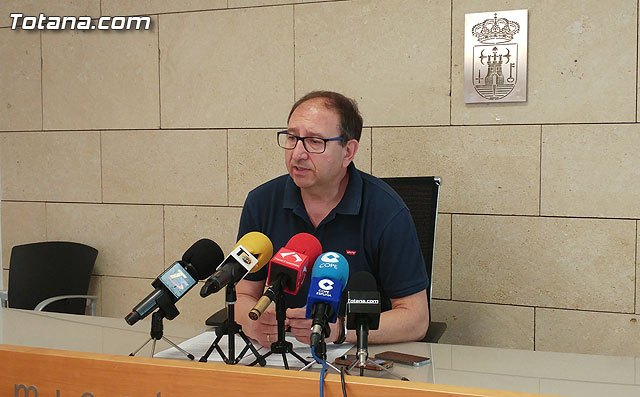 El concejal de Seguridad Ciudadana explica los acuerdos de la Mesa de Coordinación Policial para combatir posibles casos de violencia de género en el municipio