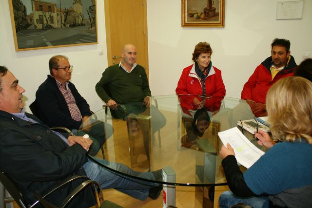 Artesanos, comerciantes y hosteleros coordinan esfuerzos para organizar una nueva edición de la Feria de Artesanía de Totana en marzo