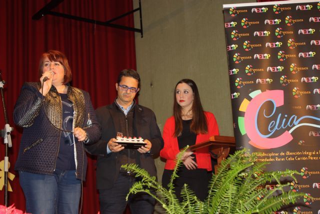 La música, el baile y la solidaridad protagonizan la VII Gala Inocentes organizada por D´Genes y AELIP