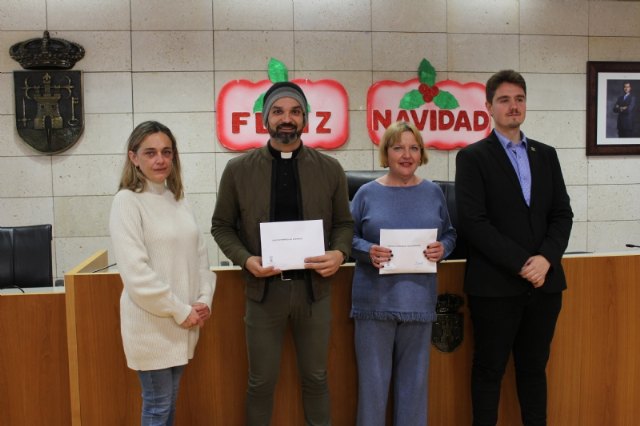 Hacen entrega de la recaudación del concierto de los Parrandboleros a las Cáritas de Santiago y las Tres Avemarías