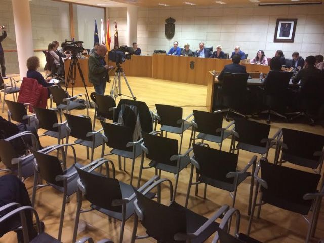 Se aprueba por unanimidad suspender por un período máximo de seis meses varias actuaciones de competencia municipal sobre el incremento de valor de los terrenos de naturaleza urbana