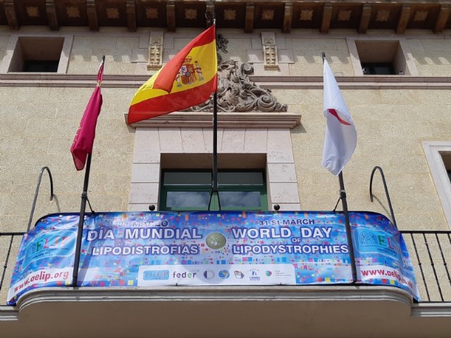 El Ayuntamiento se adhiere al Día Mundial de las Lipodistrofias que se celebra mañana 31 de marzo con la colocación de una pancarta conmemorativa
