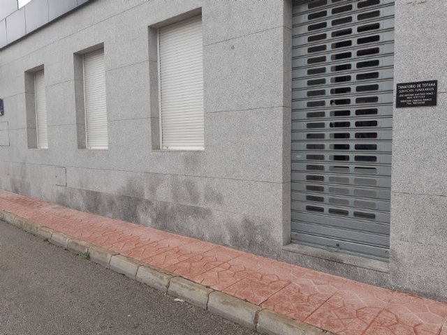 El Gobierno de España amplía las restricciones de los servicios fúnebres impidiendo los cortejos a tres familiares